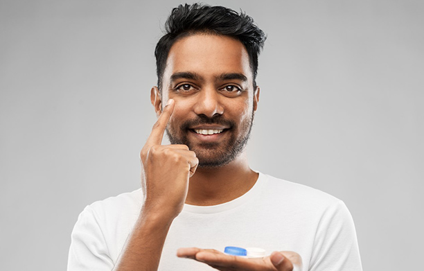 man putting customize lens